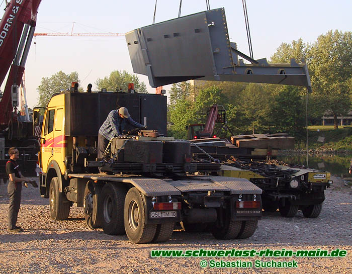 Schwerlast-Rhein-Main.de - Brückenhub Aschaffenburg - Mercedes SK 3553
